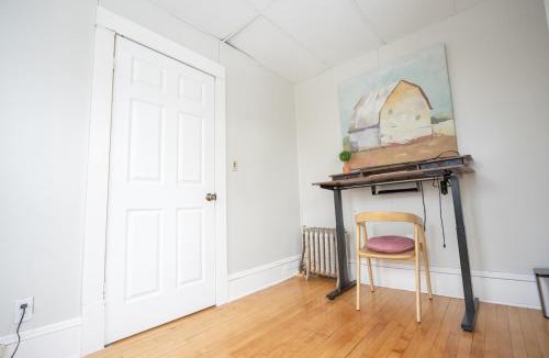 Northeast Minneapolis House | 3 bedrooms with parking near NE Arts District, 15min to NSC and US Bank Stadium