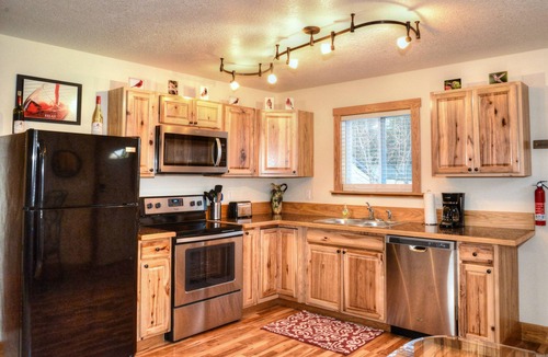 Boyne City House | 3 blocks to the lake & close to downtown, high speed Internet, sleeps 6!