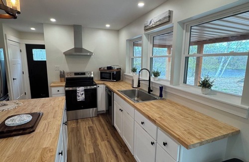 Brewer House | 3 BR/2.5 BATH RIVERVIEW