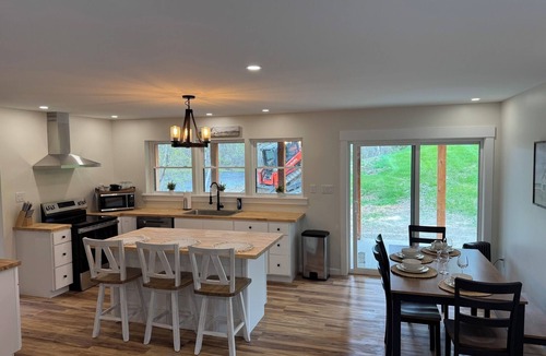 Brewer House | 3 BR/2.5 BATH RIVERVIEW