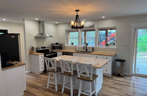Brewer House | 3 BR/2.5 BATH RIVERVIEW