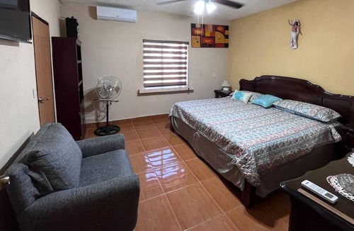 Santiago House | "3 Min to Santiago Square! 'La Casita De Santiago' – Your Charming Getaway!"