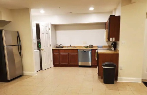 Fairland Apartment | 3 Queen beds, Private entry, Kitchen/bath