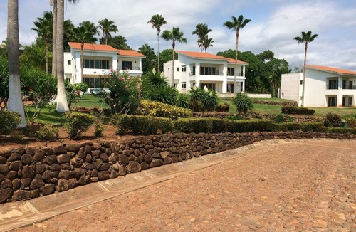 Santa Cruz Villa | #3 Villa Shared Pool & Spa, 3 Bedrooms/2 Bath, Private Beach Ramada