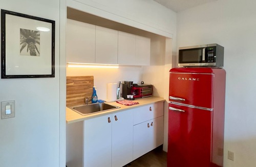 Westside Costa Mesa House | 30 day long term Private Studio in Costa Mesa!