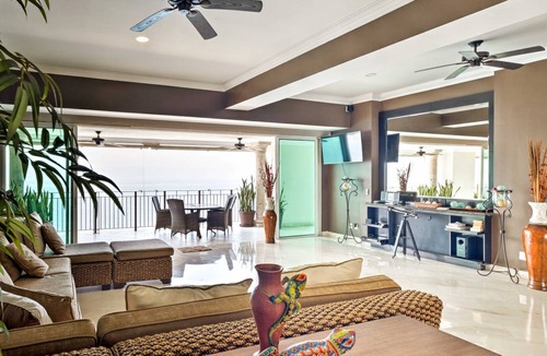 South Hotel Zone Apartment | 327 m² Apartment ∙ 3 bedrooms ∙ 8 guests