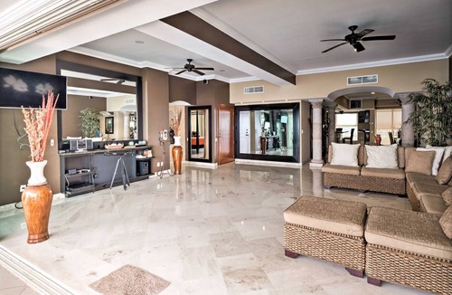 South Hotel Zone Apartment | 327 m² Apartment ∙ 3 bedrooms ∙ 8 guests