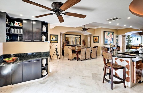 South Hotel Zone Apartment | 327 m² Apartment ∙ 3 bedrooms ∙ 8 guests