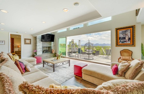 Paradise Valley Village House | 380 m² House ∙ 5 bedrooms ∙ 12 guests