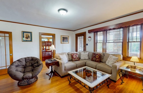 Candler House | 391 m² House ∙ 6 bedrooms ∙ 16 guests