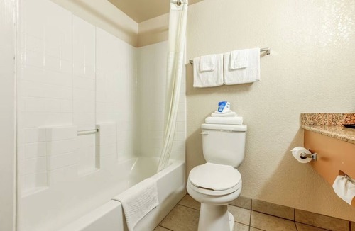 San Clemente Hotel | 4 Accommodations | Near from Pier, Lake, & Beach | 2 Queen Beds | Free Parking