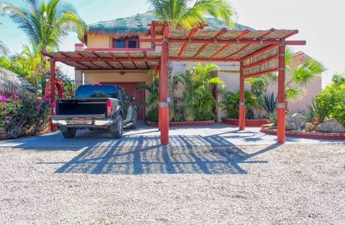 Los Zacatitos House | 4-bedroom house in beautiful Zacatitos with WiFi