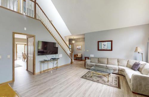 Livingston House | 4 Bed 4 Bath Vacation home in Mineral