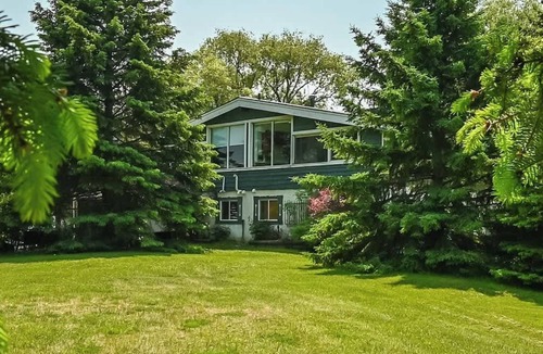 The Blue Mountains Cottage | 4 BR Cottage at Tyrolean, Private Beach Access
