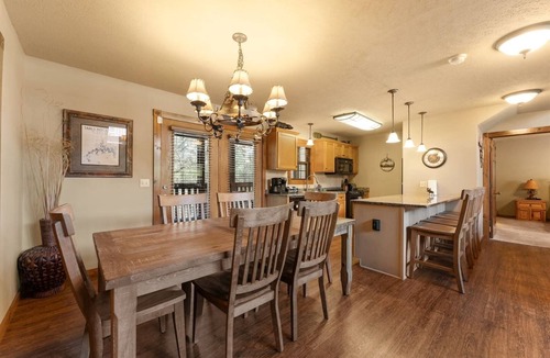 Reeds Spring Cabin | 4 King Suites | Near Silver Dollar City