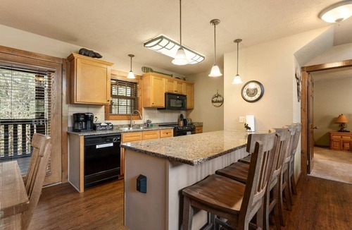 Reeds Spring Cabin | 4 King Suites | Near Silver Dollar City