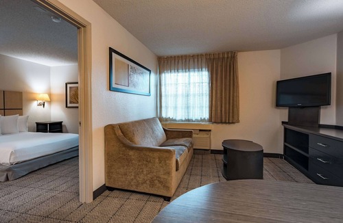 Fossil Creek Hotel | 4 Spacious Suites w/Full Kitchen Near Airport – Homelike Amenities