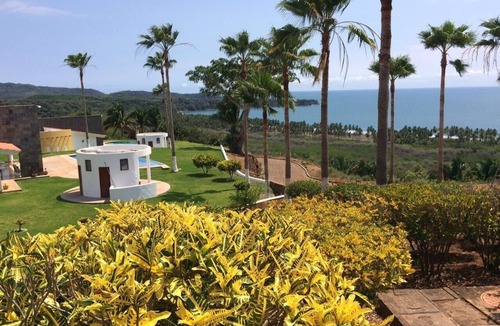 Santa Cruz House | #4 Villa Shared Pool & Spa, 3 Bedrooms/2 Bath, Private Beach Ramada