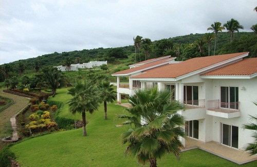 Santa Cruz House | #4 Villa Shared Pool & Spa, 3 Bedrooms/2 Bath, Private Beach Ramada