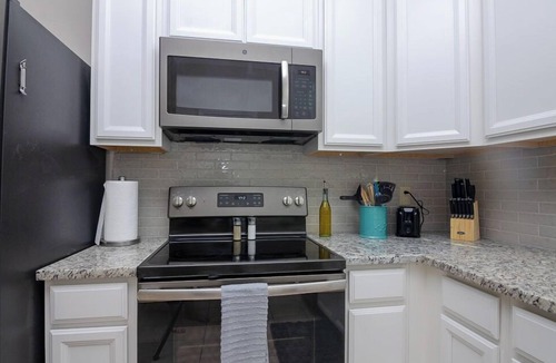 Franklin House | 421 B · Tons of space for 6, Fenced yard & fire pit