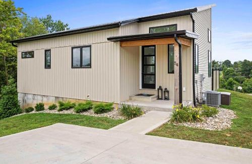 Dry Ridge House | 4BR, 2 & half Bath, Hot Tub, Private Parking, Near Ark
