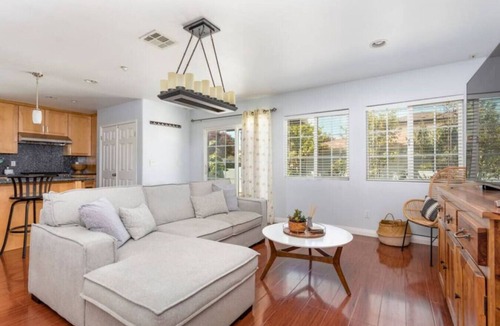 Alhambra House | 4BR Gem: Alhambra & Monterey Park Delight!