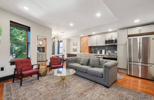 Shaw Apartment | 4BR Historic DC Rowhouse · Sleeps 14 · Shaw