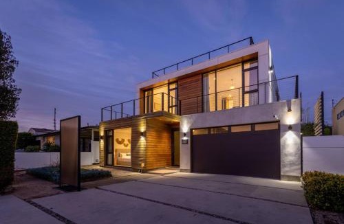West Los Angeles House | 4BR Modern Oasis with Heated Pool Near SoFi Metro