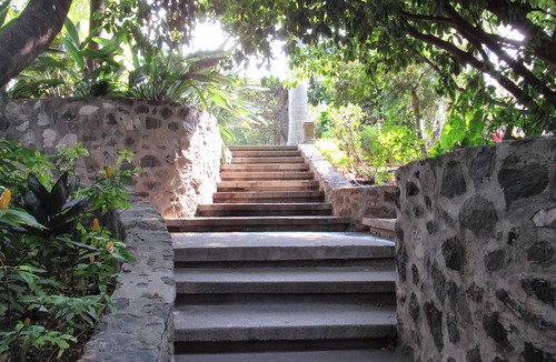 Cocoyoc House | 5,000 Meter Pool, Jacuzzi, And Large Garden Mexican 5,000-Meter Villa