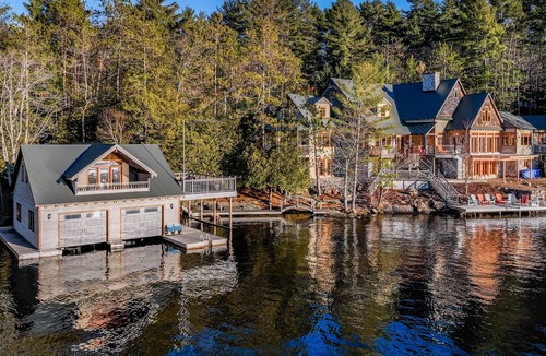 Bracebridge Cottage | 5 bdrm + 2 BH & bunkie, 5 bath cottage! Lake Muskoka, Sunsets! Privacy! Sauna!