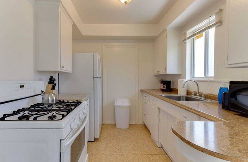 Rampart Village House | 5 Bedroom Mid-Wilshire Compound