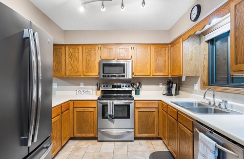 Notch Estates Apartment | 5 Min to Branson! Relaxing Stay with Scenic Views