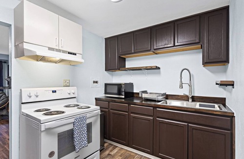 Spenard Apartment | 5 Min walk to restaurants/cafes, 8 min drive to airport, 10 min walk to trails.