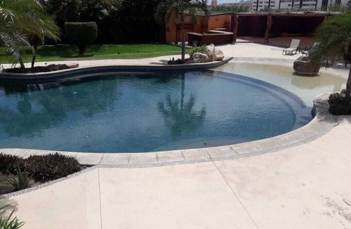 Colonia El Progreso Apartment | 5 minutes to the beach! Family-sized condo with large pool fastWifi & deck