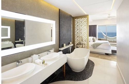 Zona Hotelera Hotel | 5 Star Luxe Beach Resort 2BR 3ba