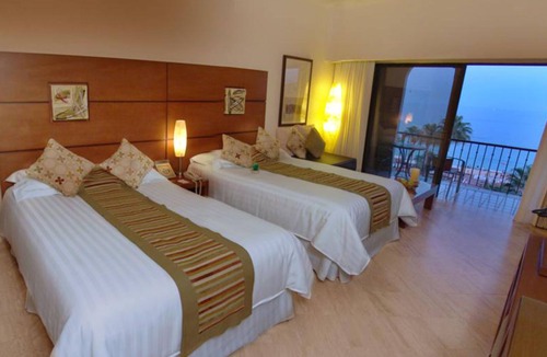 El Medano Ejidal Hotel | 5 Star Luxurious Beachfront Resort - Casa Dorada San Lucas Bay (ME Hotel)