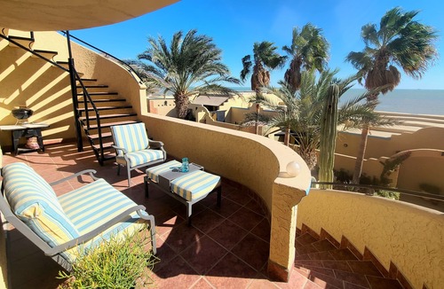Segunda Seccion House | 50 Steps to Sandy Beach! Relax at this Seaside Getaway close to downtown.