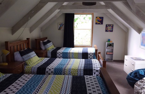 Coromandel House | 500m to Town/Deck/WiFi/Chromecast/BBQ/Dog Friendly