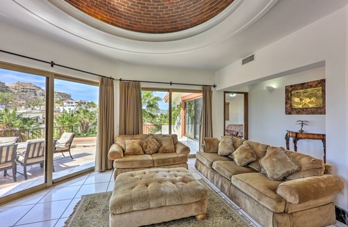 Pedregal House | 510 m² House ∙ 5 bedrooms ∙ 10 guests