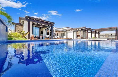 Ampliacion Juarez Apartment | 5BD Ritzy Villa 5: Ocean Views & Pool