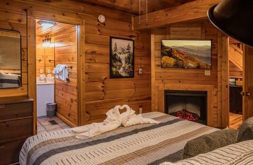 Gatlinburg House | 5BR Log Cabin, Game Room, Hot Tub, Swimming pool