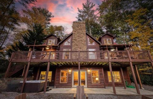 Epworth Ski Chalet | 5BR Modern Mountain Top Retreat, Jacuzzi & Firepit, Million Dollar View, Gigabit Internet