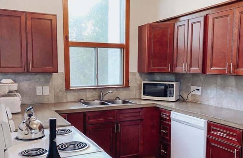 The Blue Mountains Cottage | 6 BR Cottage@Blue|Private Beach|Hot Tub|Sauna