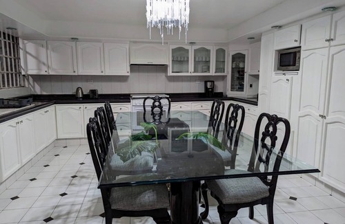 Puebla House | 6 Rooms + 7 Bathrooms + Private Free Parking + Free Daily Cleaning Services!