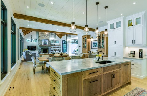 Torrance Cottage | 7 bed 6 bath oasis on Lake Muskoka! Boathouse + Bunkie!