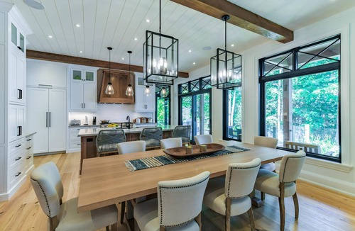 Torrance Cottage | 7 bed 6 bath oasis on Lake Muskoka! Boathouse + Bunkie!