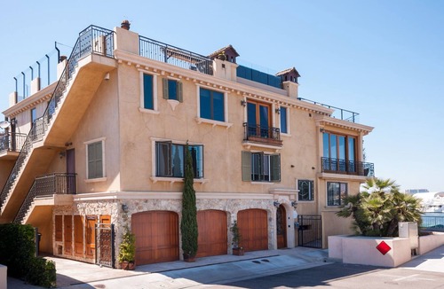 West Newport House | 7 Bed Waterfront W/Rooftop pool & hot tub stunning 360-degree bay & beach view
