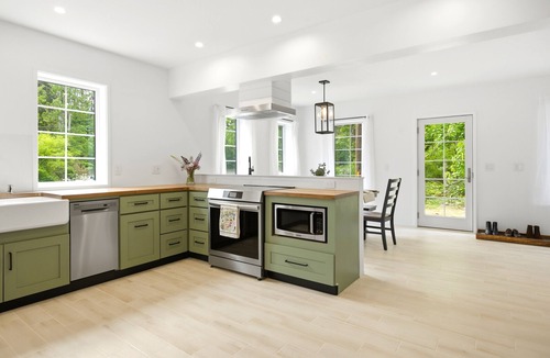 Lenox House | 7 minute walk to Tanglewood! Beautifully renovated 2BR Berkshire home.
