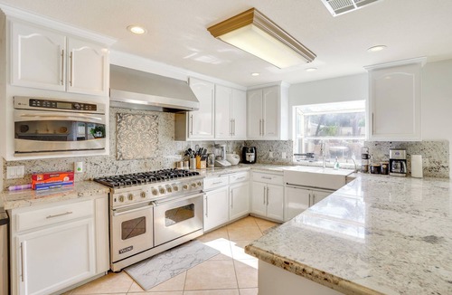 Santa Ana House | 8 Mi to Disney: Santa Ana Home w/Bar & Patio!