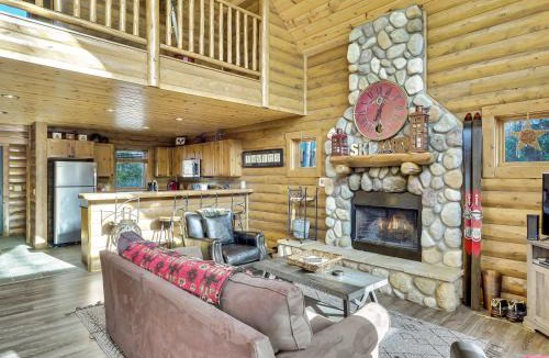 Boyne Falls House | 832 Mountain Cabin